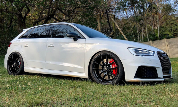 18" OZ Racing Leggera HLT Gloss Black Alloy Wheels