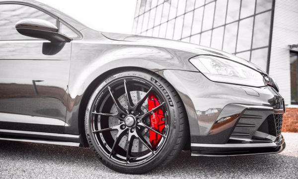 18" OZ Racing Leggera HLT Gloss Black Alloy Wheels