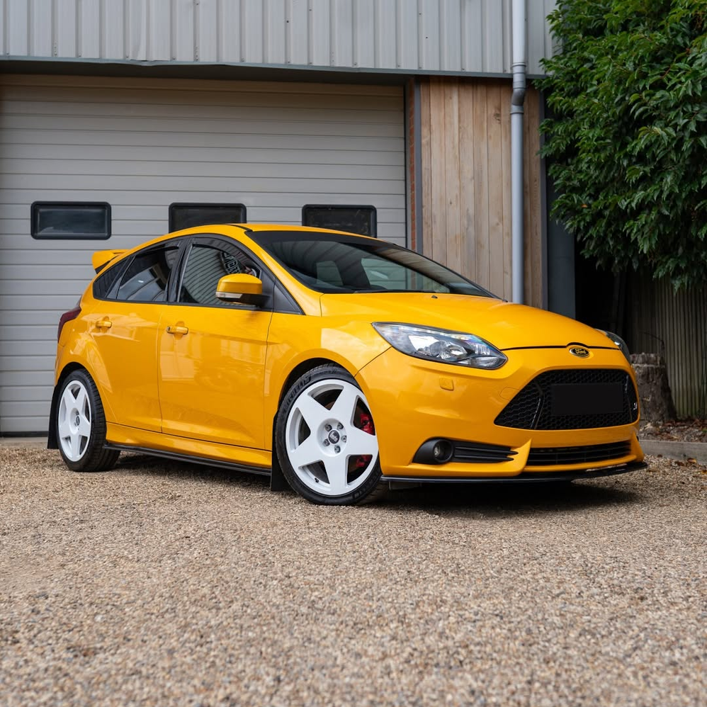 17" Bola B10 White Alloy Wheels